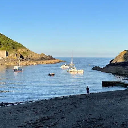 Fishermans Heights Polperro